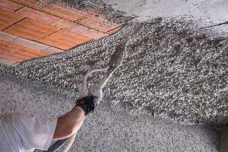 砂浆泵建筑工人喷水泥石膏照片
