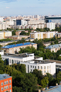 在莫斯科的城市生活区的视图上方