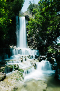 意大利热那亚城市公园 Villetta 的瀑布