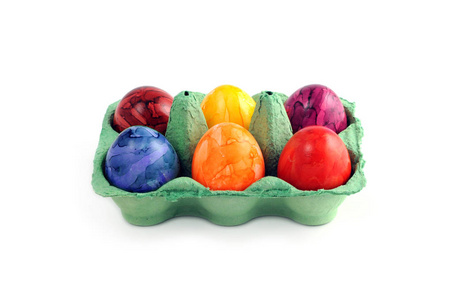 复活节彩蛋盒, 五颜六色的六鸡蛋白色隔离 backgr