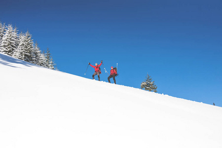 两名登山者是在山中