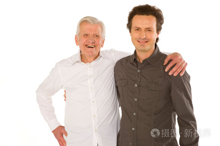 eldery 父亲的爷爷和儿子站在白色 backgraund