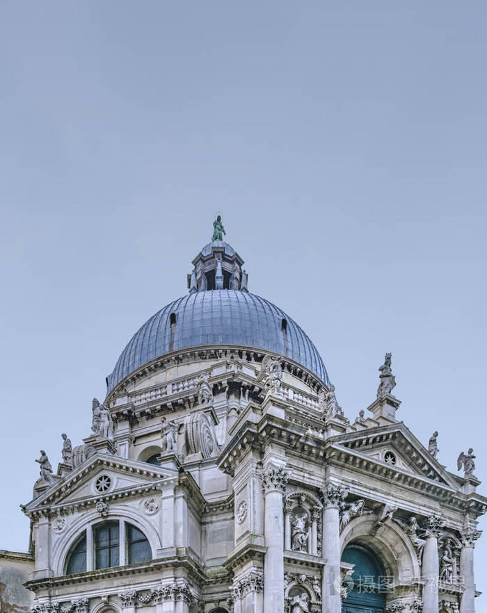 在意大利威尼斯历史中心大运河上的著名天主教巴洛克风格教堂的圣玛丽