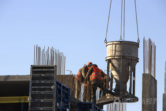 建筑施工现场及土建工程中的混凝土浇筑照片-正版商用图片067b69-摄图