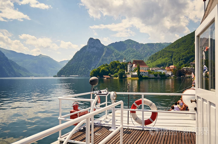 阿尔卑斯山的翠湖美丽的奥地利风景