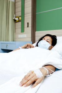 恢复娱乐场所睡觉女病人在医院的床上睡觉照片