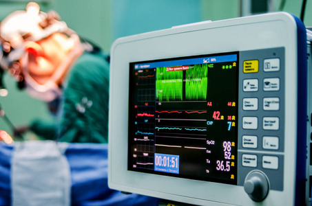 单位的面具图术中心电图,血压,饱和度的监测照片