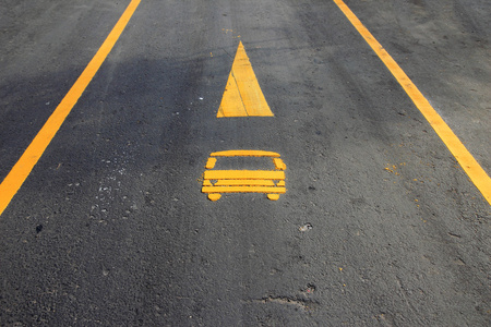 公交专用车道照片