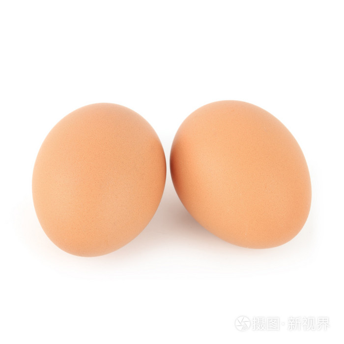 孤立在白色背景上的两个鸡蛋