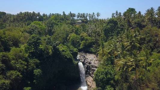瀑布在印度尼西亚巴厘岛