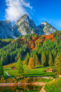 风景秀丽的山水风光与 Dachstein 山山顶由岣梢湖山湖在秋天萨尔茨卡梅谷区域上部奥地利奥地利