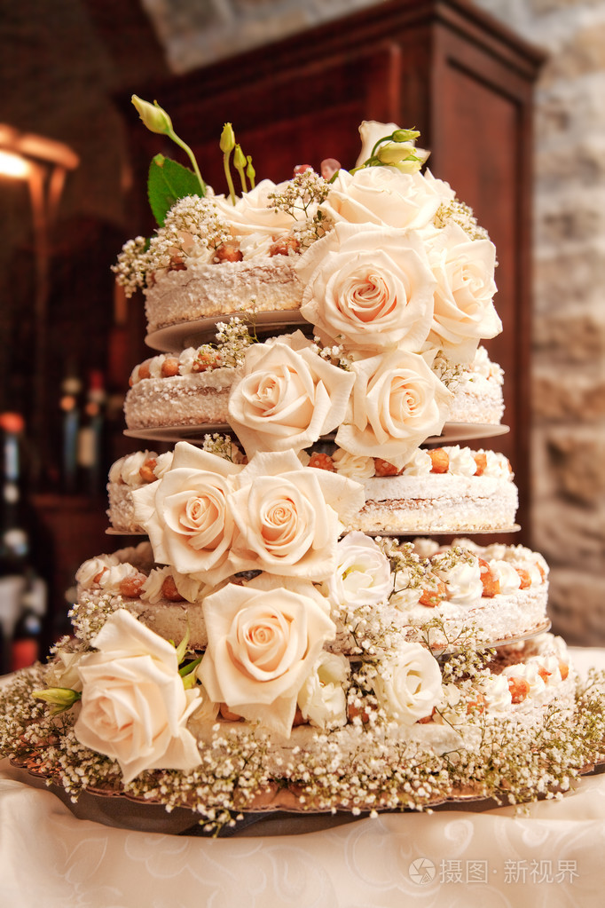 与玫瑰婚礼蛋糕