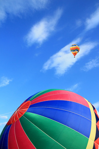 彩色热气球与美丽的天空