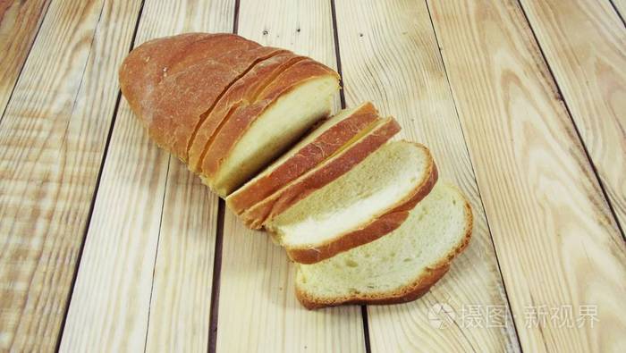 用自己的手做的新鲜的热面包