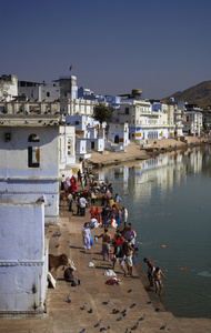 印度拉贾斯坦邦 普什卡 印度朝圣者神圣湖里洗个澡