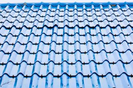 蓝色瓷砖屋顶背景