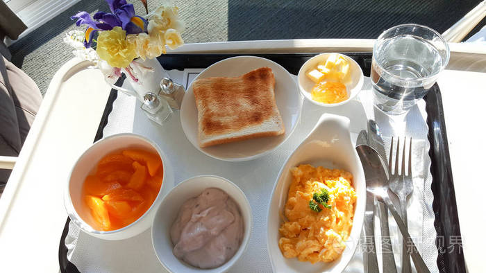 医院病人房托盘早餐选择