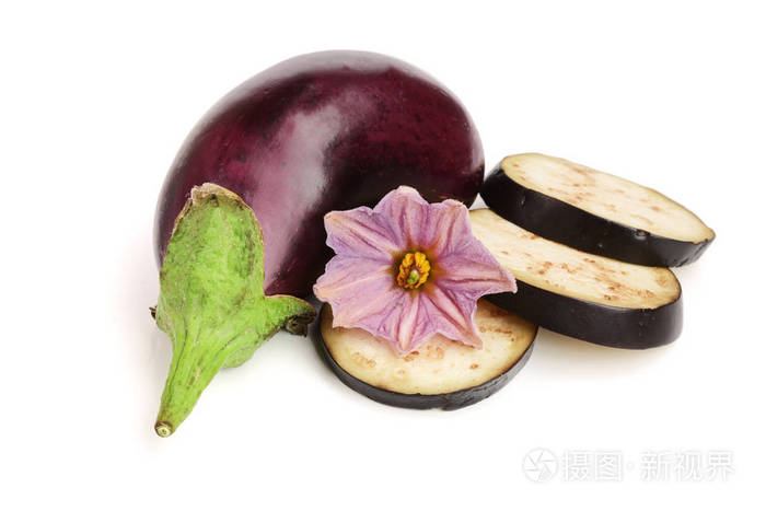 茄子片或茄子蔬菜与孤立的白色背景上的花照片 正版商用图片0684x5 摄图新视界