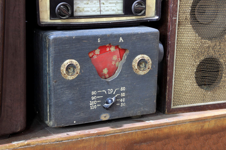 球衣复古木制收音机