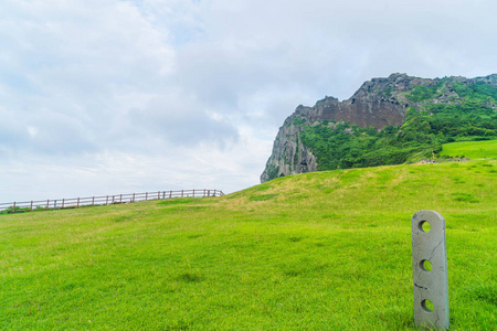 在济州岛 Songaksan 山