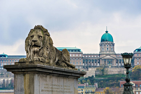 布达佩斯链桥狮子雕像