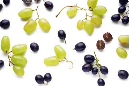 新鲜成熟的葡萄，在白色背景上