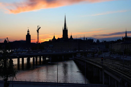 斯德哥尔摩日落地平线从瑟德马尔姆看到的城市景观