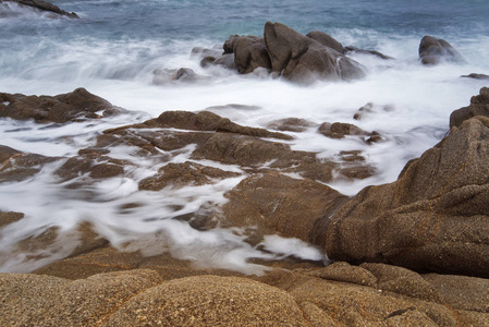 海与小波浪长的曝光, 长的曝光海和岩石