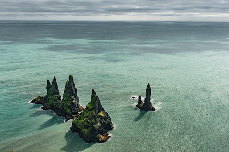 Reynisdrangar 的针, 靠近 Vik, 冰岛