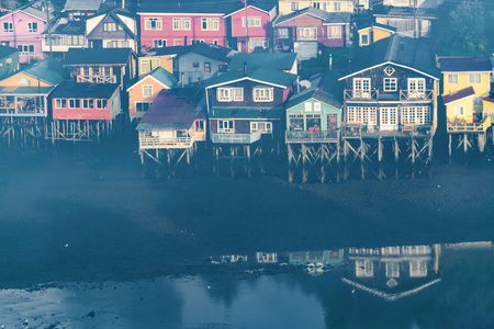 Palafito 的房子在湖, Chiloe, 智利