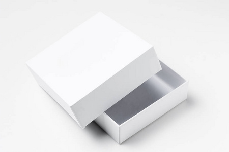 白色打开纸板礼品盒白色背景隔离, 关闭