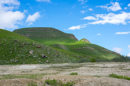 俄罗斯高加索山脉的 Baksan 峡谷