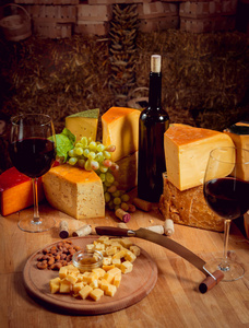 美丽和丰富的组合与奶酪和葡萄酒与坚果和葡萄