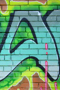 涂鸦画碎片。在街头艺术文化的风格上装饰着漆渍的旧墙。绿色色调的彩色背景纹理