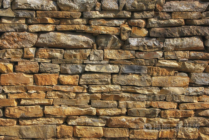 老石头砌的墙