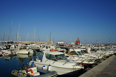 克罗托内的旅游港, 卡拉布里亚意大利
