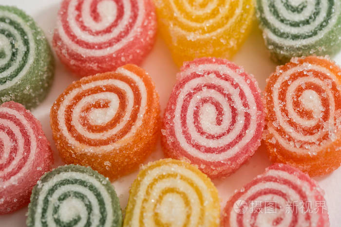 蜗牛形状的彩色果酱糖甜圣诞糖果