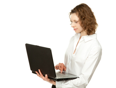 年轻女子使用的便携式计算机