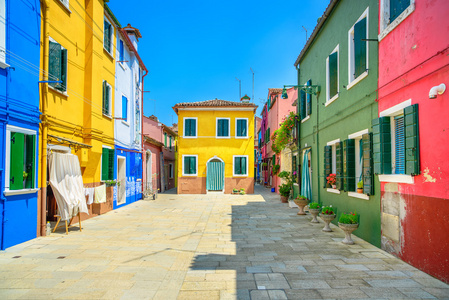 意大利布拉诺岛街道，多彩的房子，威尼斯地标