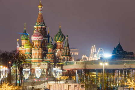 在莫斯科，俄罗斯红场圣瓦西里大教堂