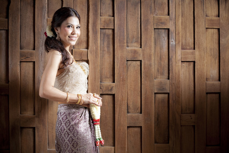 泰国服饰的华丽亚洲女人