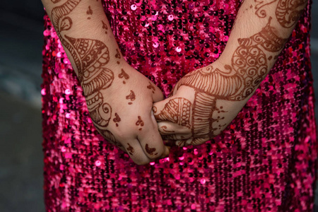 印度女人手上的 Mehendi