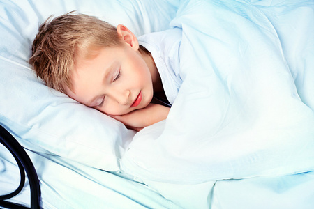 孩子睡觉图片