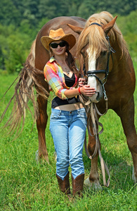 一匹马的女孩