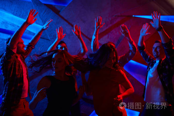 一群喜欢迪斯科舞厅的呓语舞蹈家