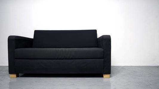 黑彩色沙发用木材和面料