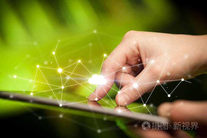 手指触摸平板电脑与云概念