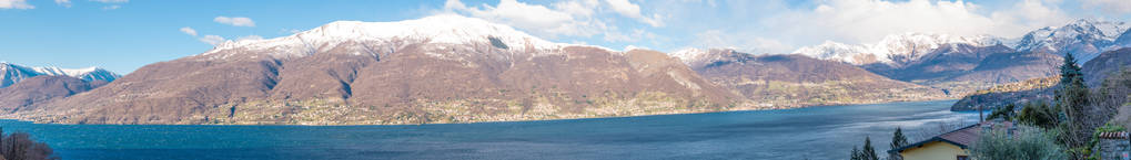 科莫湖和山脉的巨型全景图