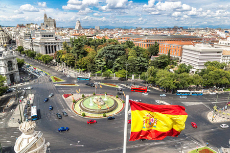 在马德里 Cibeles 一同庆祝喷泉