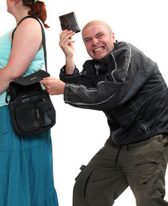 偷车里的东西从一个女人的手袋偷东西的小偷.保险概念照片